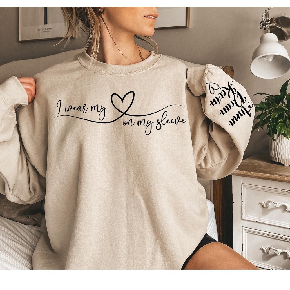 Personalized I Wear My Heart On My Sleeve Sweatshirt Mama Sweatshirt with Kids Name on Sleeve Mother's Day Gift