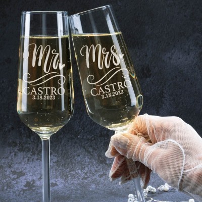 Personalized Champagne Flutes Set of 2 Engraved Wedding Toasting Glasses for Bride and Groom Wedding Decor